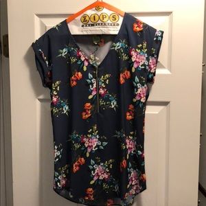 Great shirt... Like new... dry cleaned only!